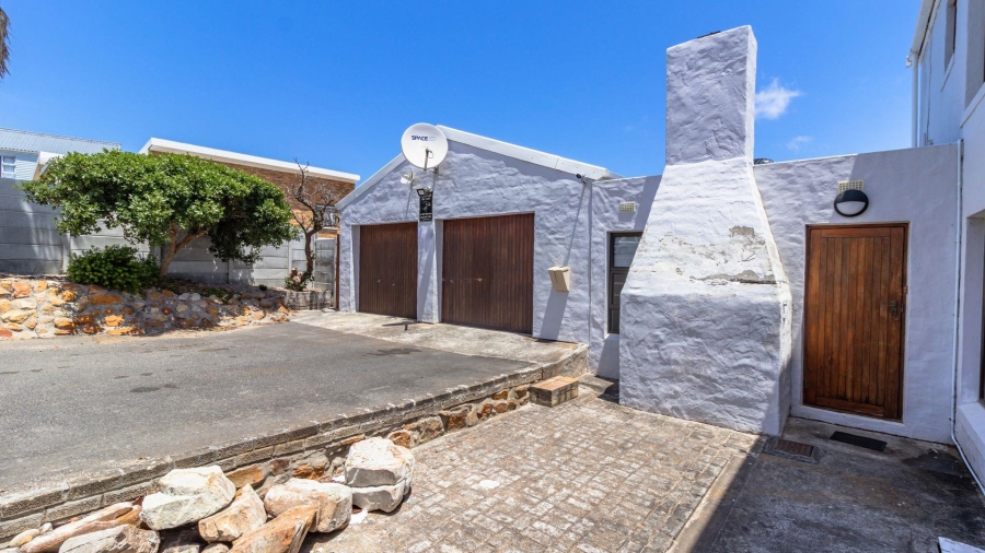 4 Bedroom Property for Sale in De Kelders Western Cape